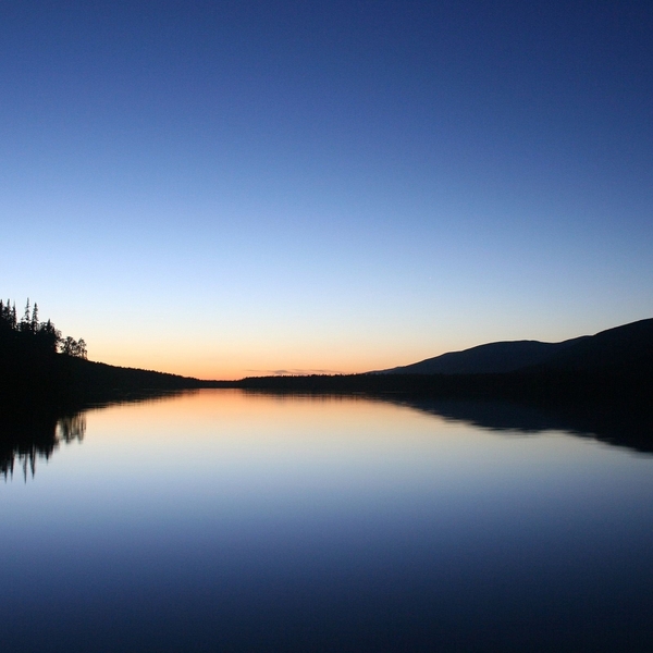 2197 reflet du couche de soleil sur un lac wallfizz