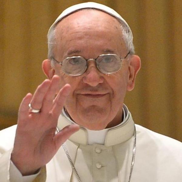 Le pape francois nous souhaite un bon dimanche