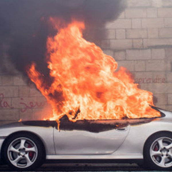 Porsche incendiee a nantes ils pensaient bruler une voiture de patron le proprietaire est electricien