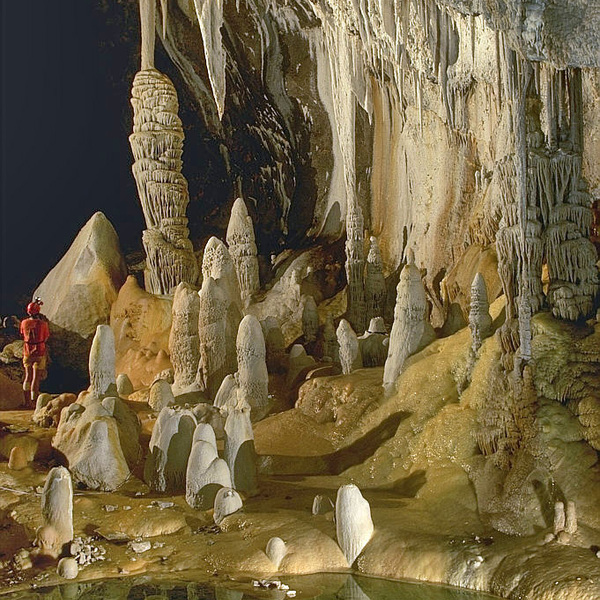 Lechuguilla cave pearlsian gulf