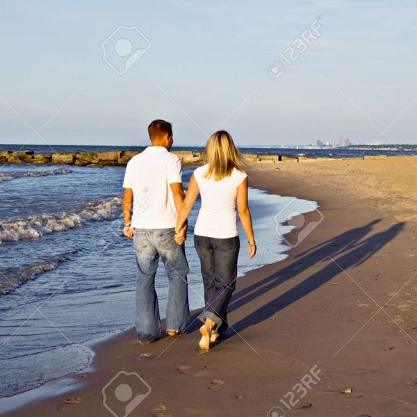 Couple au bord de l'eau