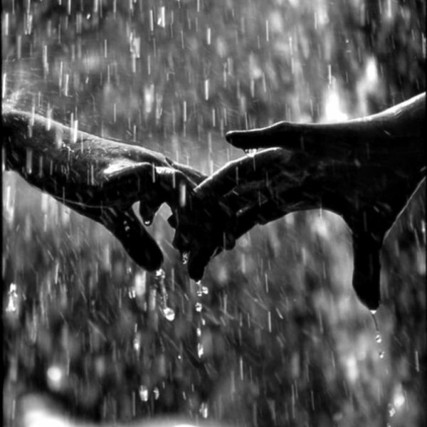 Photo mains noir et blanc photographie artistique pluie